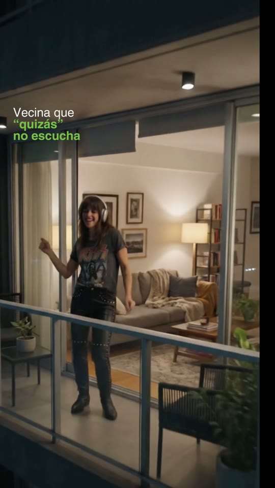 Cuadro del video de Centel: Vecina vs. hijo en el trabajo