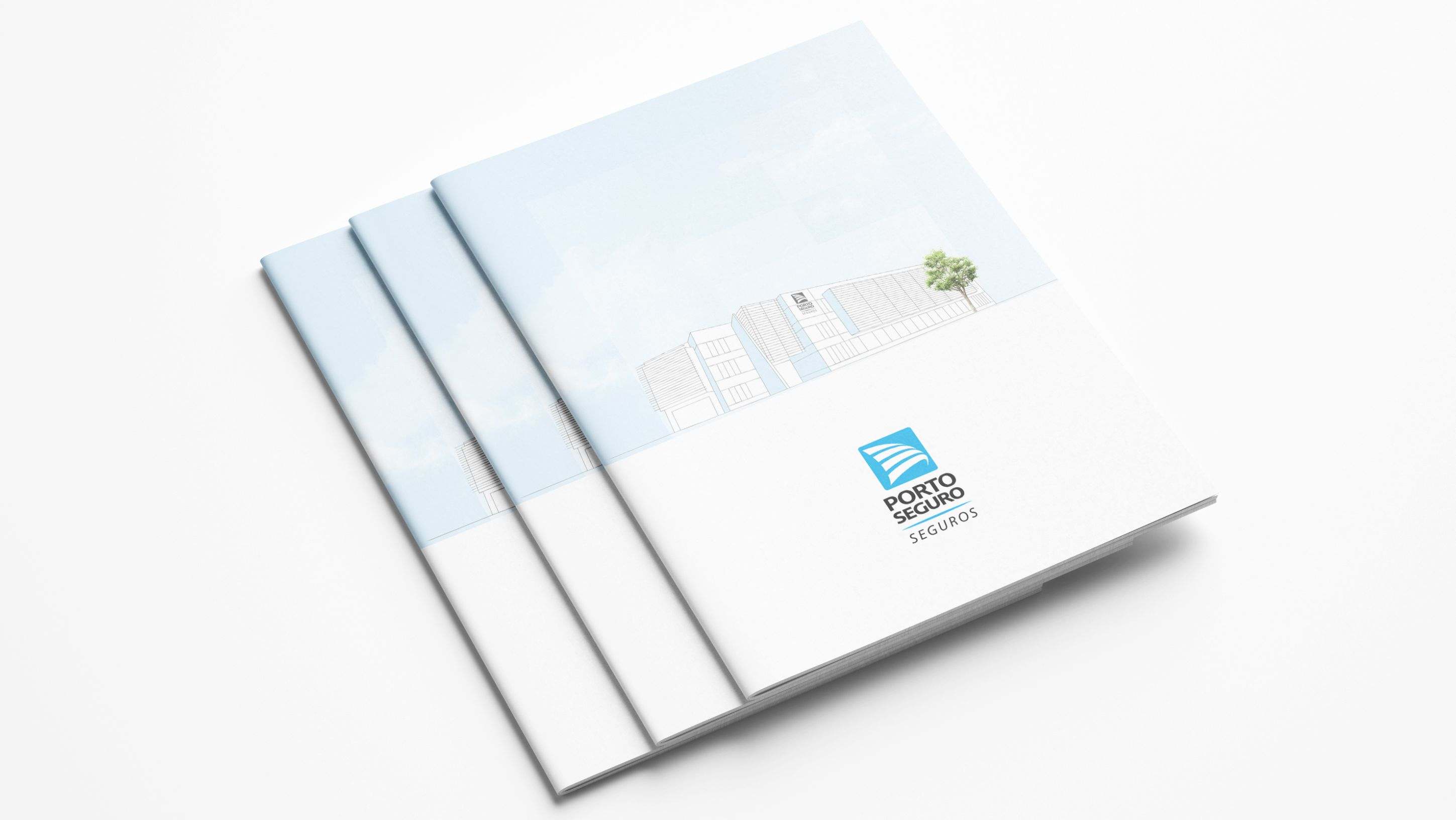 Brochure corporativo de Porto Seguro con tapa celeste y el logo al centro